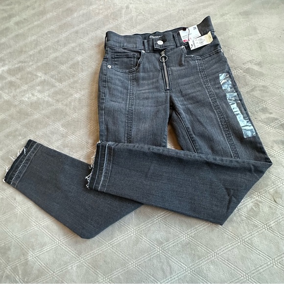 *NWT Express Size 2R Black Denim Cropped Skinny Highrise Women’s Pant Jeans - Picture 1 of 10